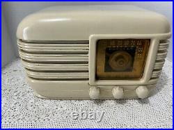 Crosley Bakelite Vintage Tube Radio Model 56TW / powers On But Needs Rewired