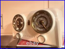 Crosley D-25 Vintage 1950s Electric Dashboard Tube Radio Clock Bakelite