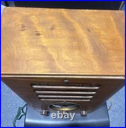 Crosley Fiver Vintage Collectible Tube Radio Wooden Cabinet 7AC 1930s-1940s Crosley Fiver Vintage Collectible Tube Radio Wooden Cabinet 7AC 1930s-1940s