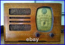 Detrola Wood Tabletop Tube Radio 212 Glowing Green Eye Vintage Art Deco 1939