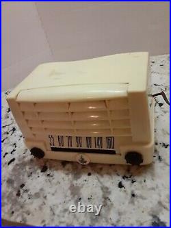 Emerson Model 547A Vintage Tube Radio From 1947 Cream white Styrene plastic