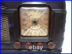 FADA 790 VINTAGE ANTIQUE BAKELITE AM FM TUBE RADIO Plays withIssue FADA 790 VINTAGE ANTIQUE BAKELITE AM FM TUBE RADIO Plays withIssue
