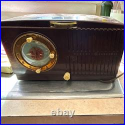 General Electric Vintage Tabletop Tube Radio with Alarm Clock