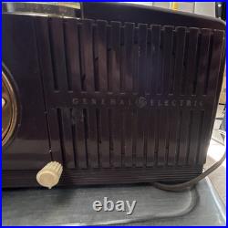 General Electric Vintage Tabletop Tube Radio with Alarm Clock
