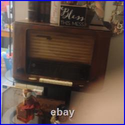 Grundig 4010 Vintage Wooden Tabletop Tube Radio with Push-Button Tuning