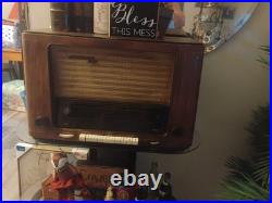 Grundig 4010 Vintage Wooden Tabletop Tube Radio with Push-Button Tuning
