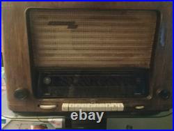 Grundig 4010 Vintage Wooden Tabletop Tube Radio with Push-Button Tuning