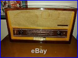 Grundig Model 2540-U tube radio (AM/FM/SW) Vintage. 1962 Beautiful