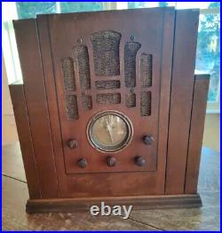HTF Vtg Silvertone Model 1850 AM/SW Battery Operated Skyscraper Tombstone Radio HTF Vtg Silvertone Model 1850 AM/SW Battery Operated Skyscraper Tombstone Radio