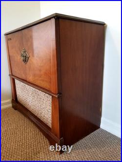 High fidelity Vintage Philips 263-2 Radio Record Player Console Made in Canada