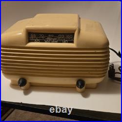 Majestic Vintage Beige Tabletop AM Tube Radio with Built-In Antenna Table