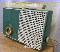 Mid Century Functional Philco Portable Teal Vintage Tube Radio (USA, 1960) Mid Century Functional Philco Portable Teal Vintage Tube Radio (USA, 1960)