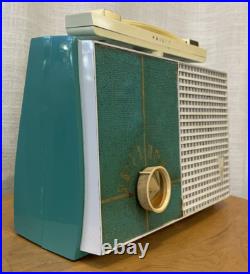 Mid Century Functional Philco Portable Teal Vintage Tube Radio (USA, 1960) Mid Century Functional Philco Portable Teal Vintage Tube Radio (USA, 1960)