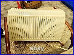 Mitchell Lullaby Bed Lamp Radio Vintage Tube Radio / WORKS