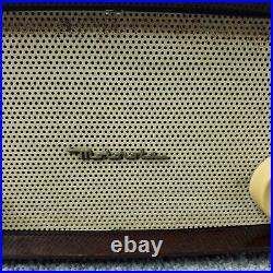 Motorola 52X Tube Radio AM Walnut Bakelite Vintage 1952 Tabletop Tested Working