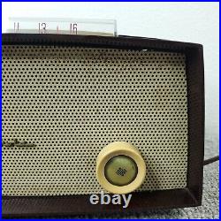 Motorola 52X Tube Radio AM Walnut Bakelite Vintage 1952 Tabletop Tested Working