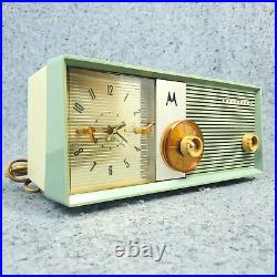 Motorola Tube Radio Clock 5C15BW Telechron Vintage 1960's MCM Blue White Works