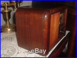 NICE VINTAGE RCA VICTOR TUBE WOOD PUSHBUTTON AM RADIO RESTORED WORKS GREAT