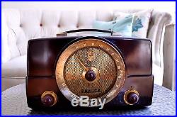 Near MINT Antique Zenith Vintage Bakelite MCM Old Tube Radio Works SEE VIDEO