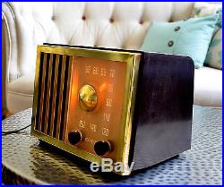 Near MINT RESTORED Antique RCA Victor Vintage DECO Tube Radio Works Perfect
