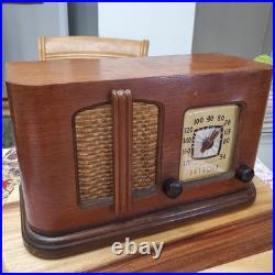 Nice Vintage 1941 Detrola Radio 429 Looks and Plays Nice See Video