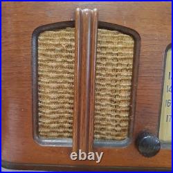 Nice Vintage 1941 Detrola Radio 429 Looks and Plays Nice See Video Nice Vintage 1941 Detrola Radio 429 Looks and Plays Nice See Video