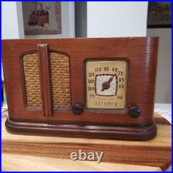 Nice Vintage 1941 Detrola Radio 429 Looks and Plays Nice See Video