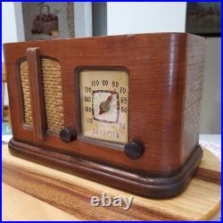Nice Vintage 1941 Detrola Radio 429 Looks and Plays Nice See Video