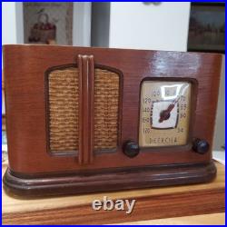 Nice Vintage 1941 Detrola Radio 429 Looks and Plays Nice See Video