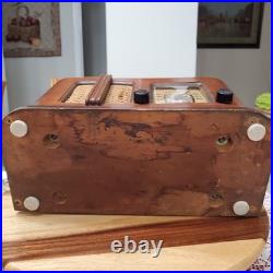 Nice Vintage 1941 Detrola Radio 429 Looks and Plays Nice See Video