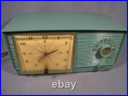 Nice Working Vintage Blue RCA Victor 6-C-5 Radio