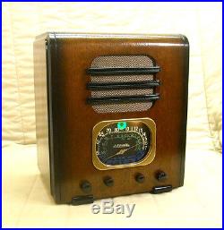 Old Antique Wood Howard Vintage Tube Radio Restored & Working with Tuning Eye