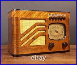 Old Antique Wood Philco Vintage Radio Converted to Bluetooth Speaker +Tube Light Old Antique Wood Philco Vintage Radio Converted to Bluetooth Speaker +Tube Light