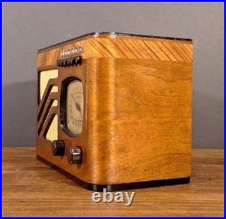 Old Antique Wood Philco Vintage Radio Converted to Bluetooth Speaker +Tube Light Old Antique Wood Philco Vintage Radio Converted to Bluetooth Speaker +Tube Light