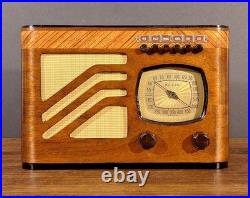 Old Antique Wood Philco Vintage Radio Converted to Bluetooth Speaker +Tube Light Old Antique Wood Philco Vintage Radio Converted to Bluetooth Speaker +Tube Light