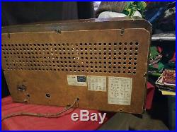 Old Antique Wood Pilot G284 Vintage Tube Radio Art Deco Table Top