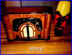 Old Antique Wood Radio1942 ZENITH Vintage RESTORED With BOSE BLUETOOTH & VASE
