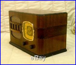 Old Antique Wood Serenader Vintage Tube Radio Restored & Working Table Top