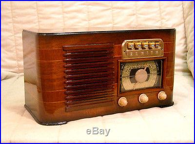 Old Antique Wood Zenith Vintage Tube Radio Restored Working Art Deco Table Top