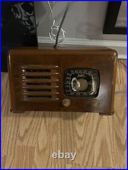 Old Antique Wood Zenith Vintage Tube Radio Turns On For Parts Or Repair # 2-36