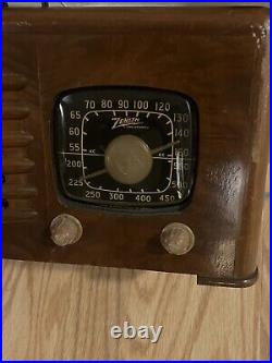 Old Antique Wood Zenith Vintage Tube Radio Turns On For Parts Or Repair # 2-36