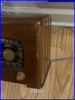 Old Antique Wood Zenith Vintage Tube Radio Turns On For Parts Or Repair # 2-36