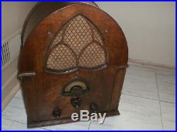Old vintage antique deco retro AK Atwater-Kent tube radio cathedral model 84