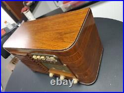 Original Antique Wood Zenith Vintage Tube Radio 1941 model 6-S-527 Table Top