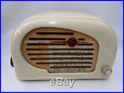 PETER PAN WHITE / CREAM BAKELITE ART DECO VALVE SNAIL RADIO 1950s VINTAGE
