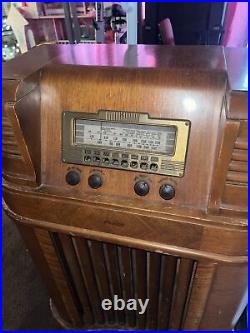 PHILCO Antique CONSOLE Radio Model 41-280, multi (3) band, 1940 vintage