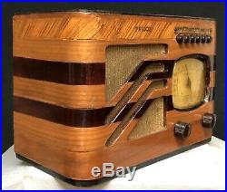 Philco 1939 ULTRA DECO vintage Vacuum Tube Wood Radio