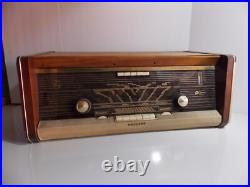 Philips Vintage B5X84A Tube Radio for parts or repair. AS IS