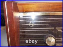 Philips Vintage B5X84A Tube Radio for parts or repair. AS IS