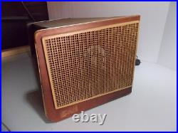 Philips Vintage B5X84A Tube Radio for parts or repair. AS IS